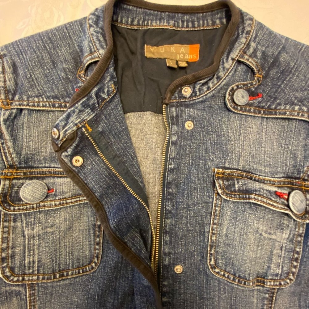 Yuka Jean Jacket Size L Front Zip plus Snap Closure